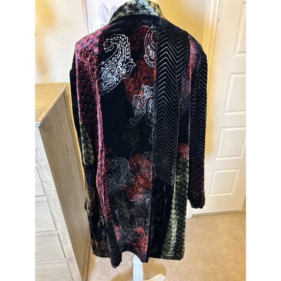 KOOS of Course! | Floral Velvet Silk Blend Tunic Top | 1X - Picture 13 of 14